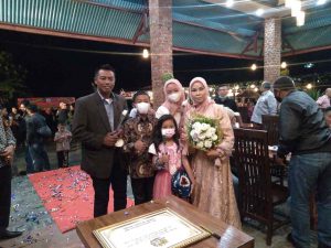 Owner "The Boat" Dwi Yulianto beserta Keluarga