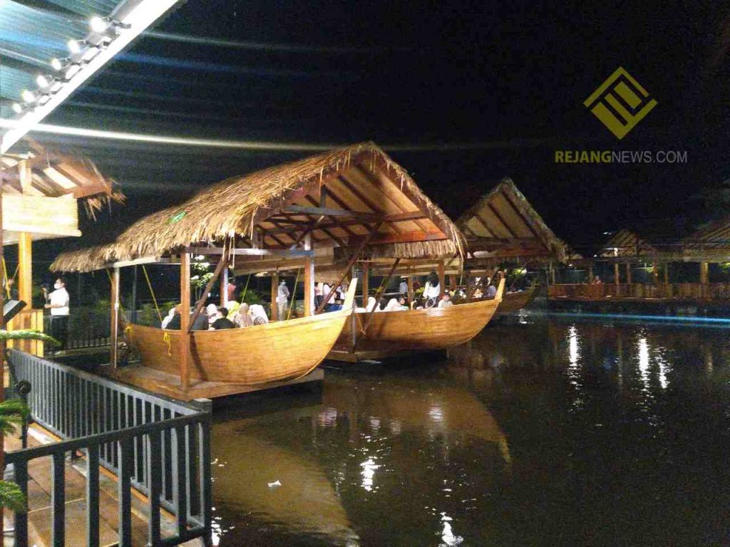 Cafe The Boat Curup