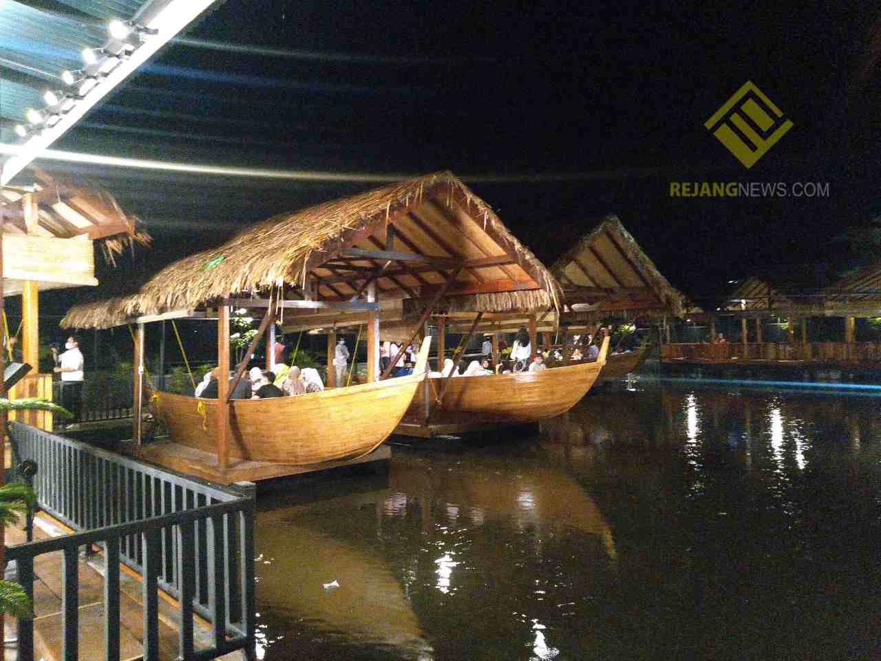 Cafe The Boat Curup