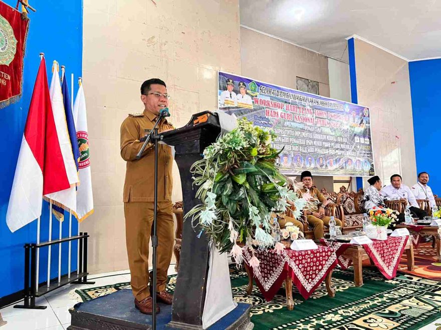 Bupati Kopli di HUT PGRI
